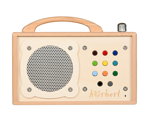 Jetzt mitmachen und einen Hörbert mp3-Player gewinnen! Die schicke Musikbox aus Holz ist der perfekte Begleiter durch die Kindheit und der Star im Kinderzimmer. Kindersicher, intuitiv, nachhaltig. Teaser Bild