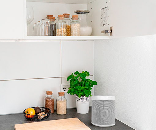 Sonos Lautsprecher und Lebensmittelmotten-Fallen* Sonos Lautsprecher und Lebensmittelmotten-Fallen* Teaser Bild